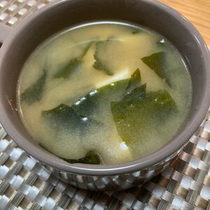 もやし、わかめ、油揚げの味噌汁